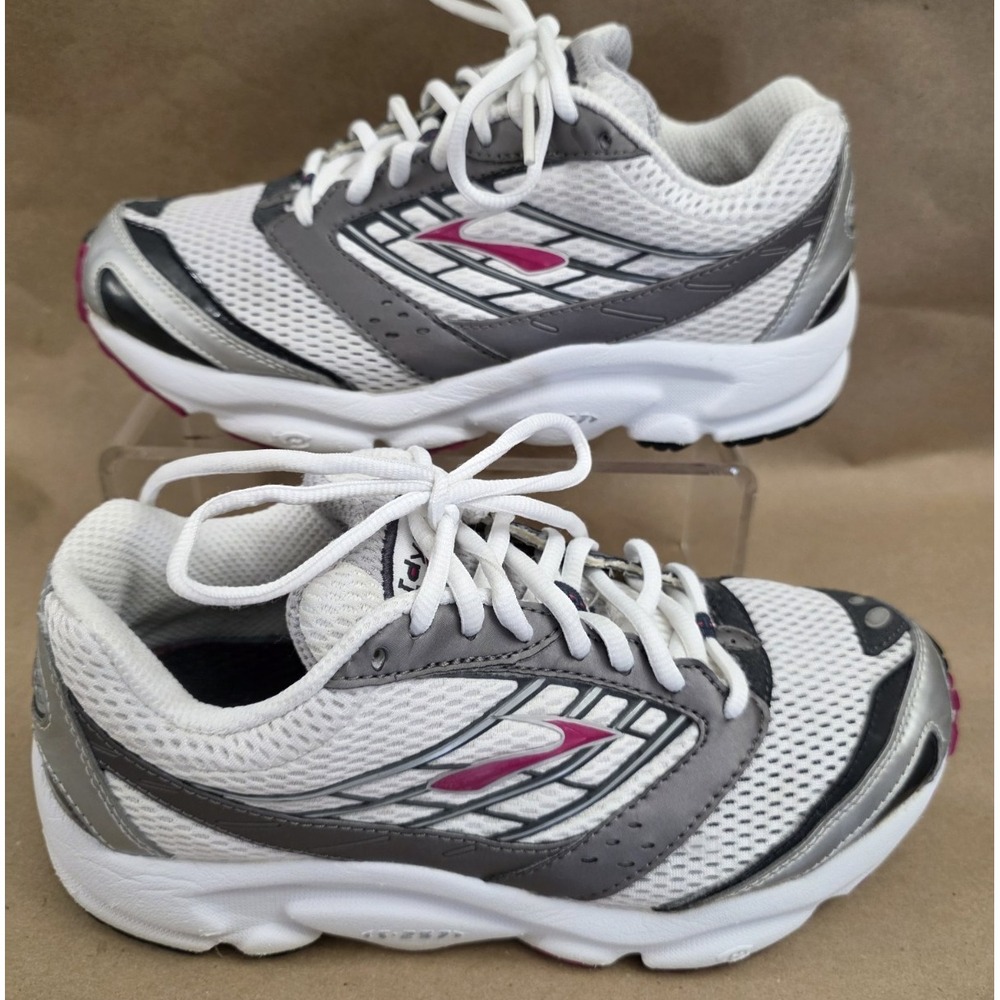 Brooks (Sz 7.5 D WIDE) DYAD 4 Women's Running Sneaker White Shoes